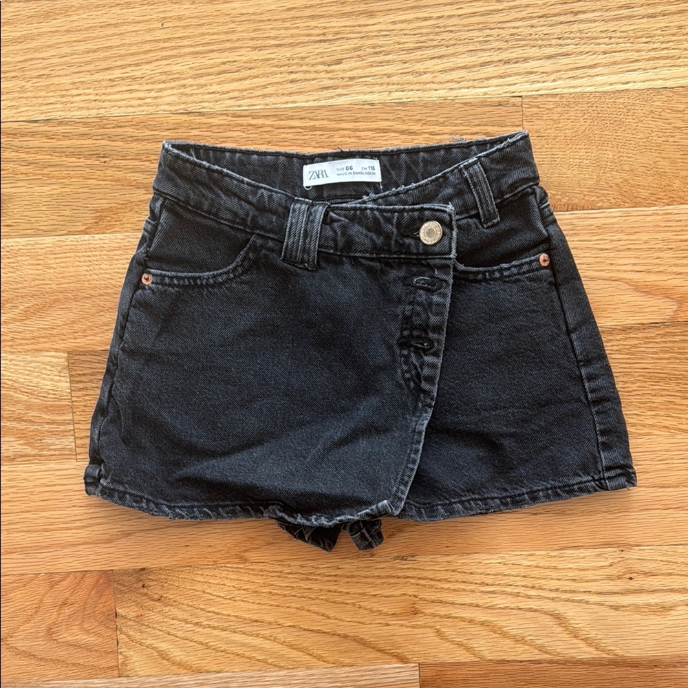 Zara Women's Black Denim Shorts